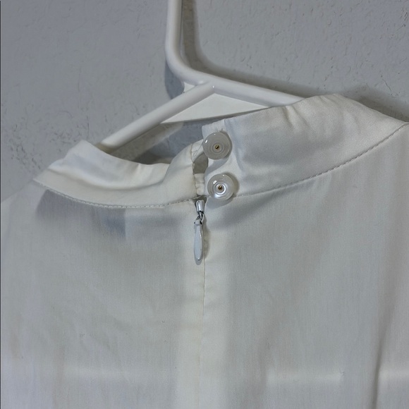 Trina Turk white Sleeveless Fitted Blouse with Ruffles Medium - Picture 4 of 7
